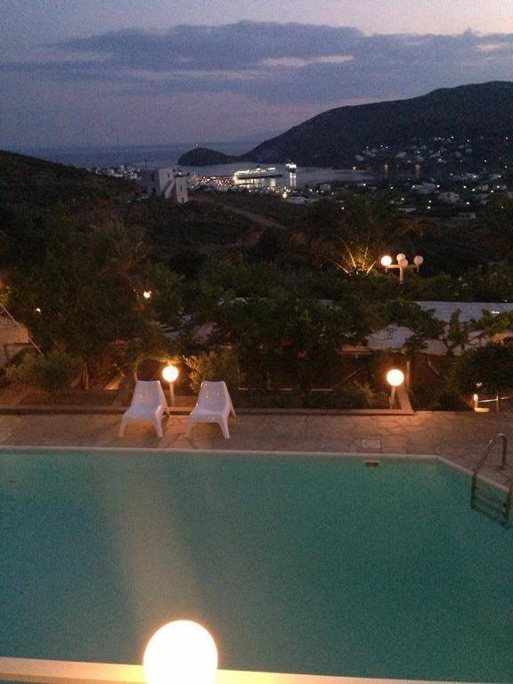 Kymothoi Rooms & Pool Bar Gavrio Exterior photo