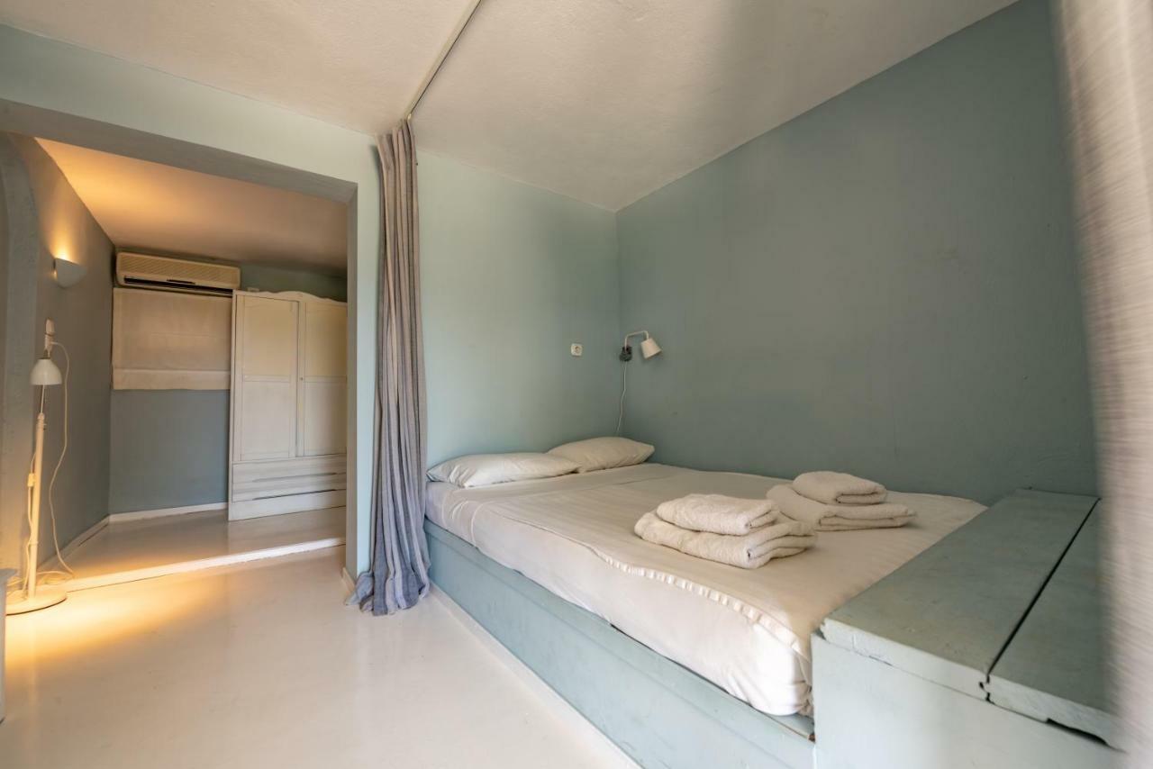 Kymothoi Rooms & Pool Bar Gavrio Exterior photo