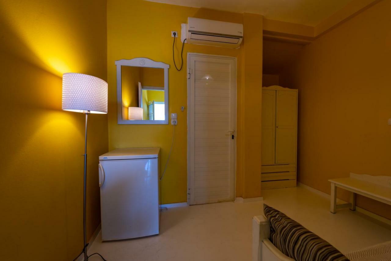 Kymothoi Rooms & Pool Bar Gavrio Exterior photo