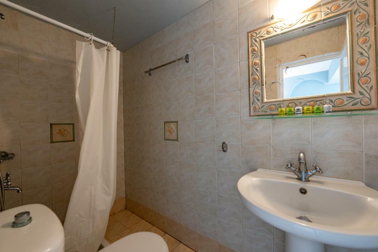 Kymothoi Rooms & Pool Bar Gavrio Exterior photo