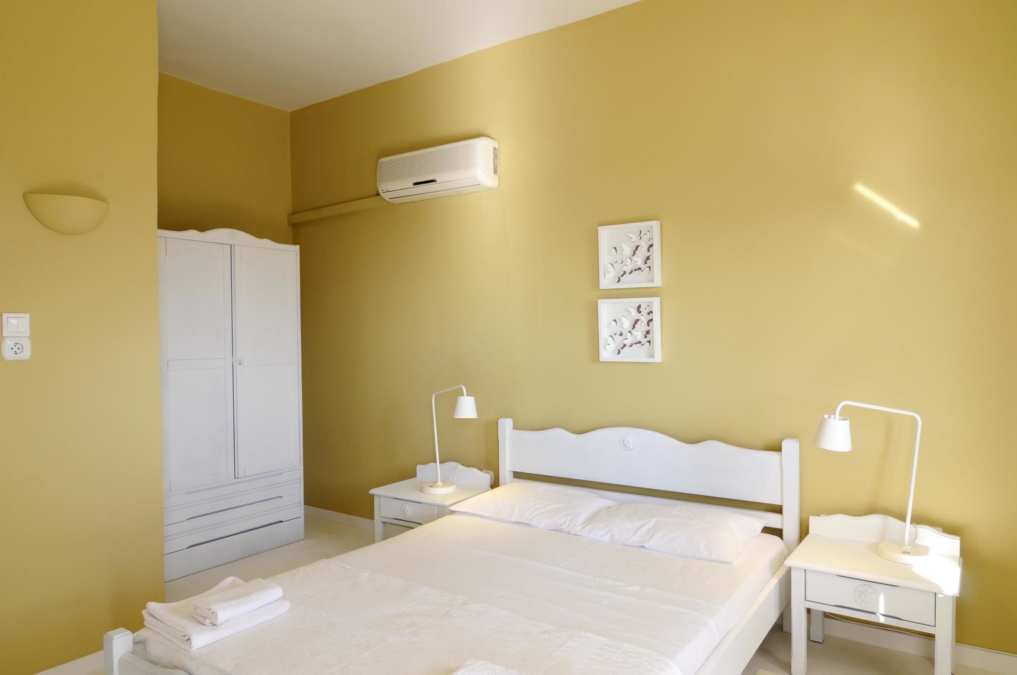 Kymothoi Rooms & Pool Bar Gavrio Exterior photo